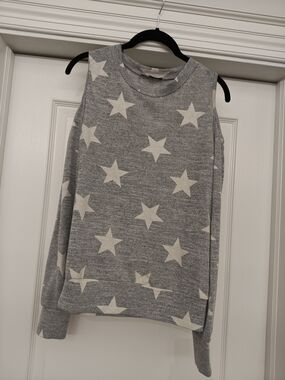 2012 New Look Grey Cut Out Shoulder Star Sweater